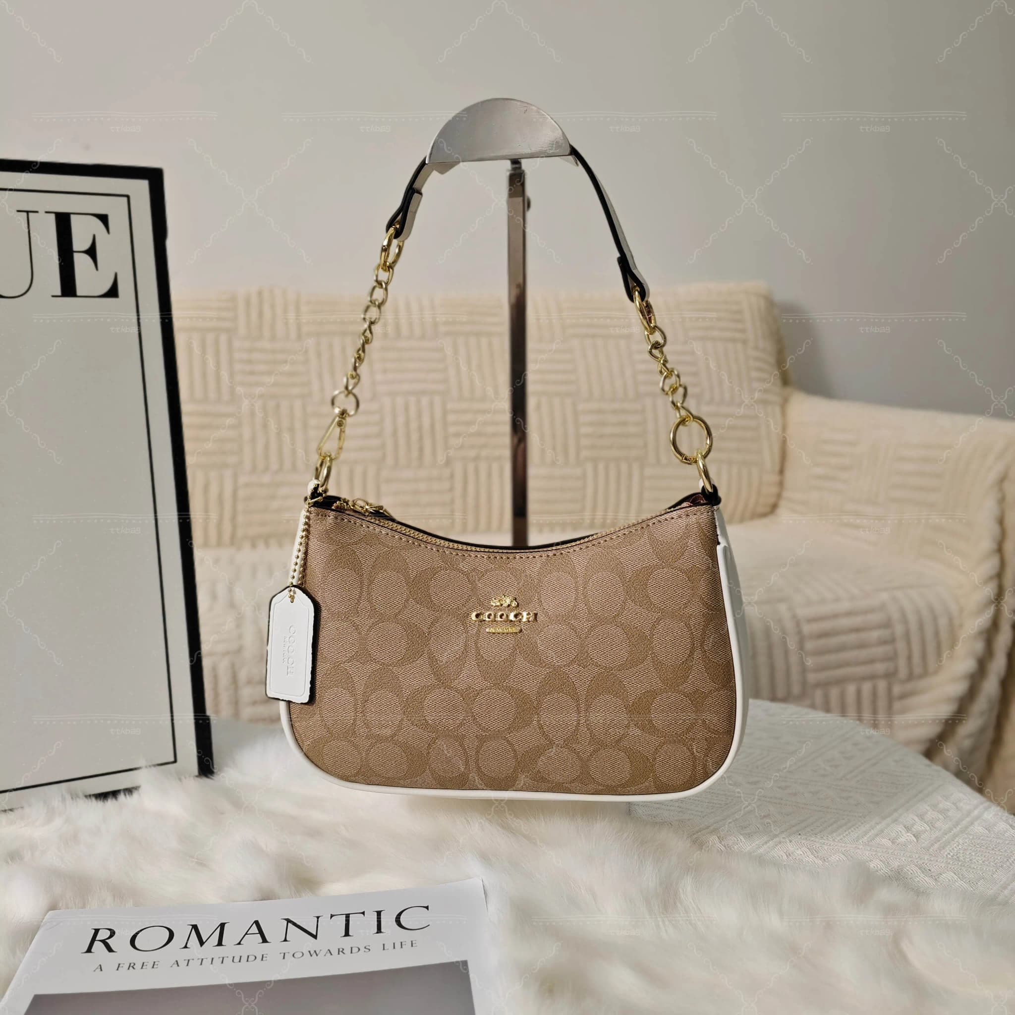 Teri Shoulder Bag in Signature Canvas
